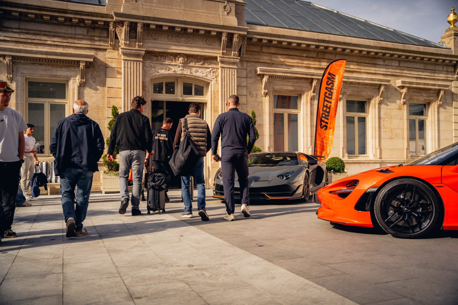 Line-up supercars op het circuit van Spa-Francorchamps.